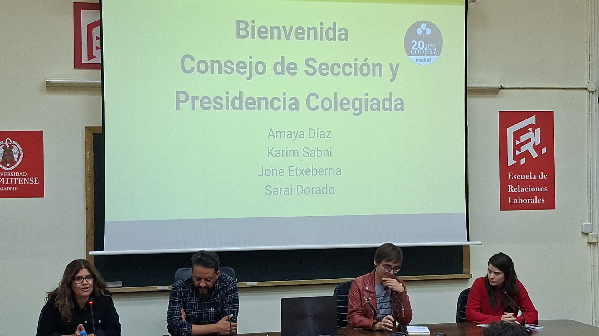 Mesa de bienvenida del encuentro anual de Coop57 Madrid en la Escuela de Relaciones Laborales de la Universidad Complutense